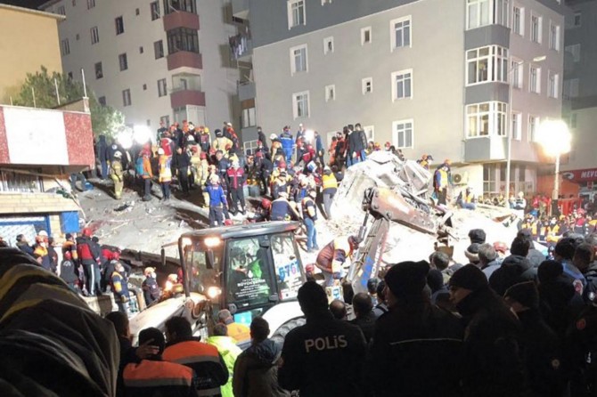 Li Stenbolê avahî hilweşîya: 3 mirî 12 birîndar