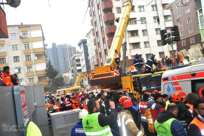 Di avahîya ku li Stenbolê hilweşîya de 5 kesên birîndar hatin tespîtkirin