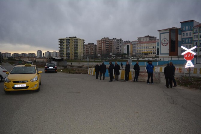 Ulaşım için çözüm isteyen mahalleliye çözümsüzlük geldi