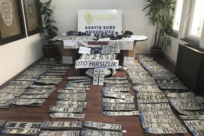 Yüzlerce otomobili çalıp parçalara ayırdılar