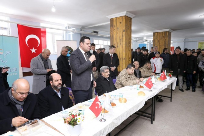 Vali Bilmez Erçek ve İpekyolu ilçelerinde incelemelerde bulundu