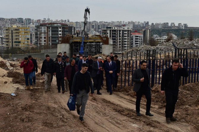 Vali Erin, çevik kuvvet köprülü kavşağında incelemede bulundu
