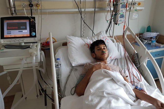 Suriyeli Muhammed yaşamak için kalp destek cihazı bekliyor