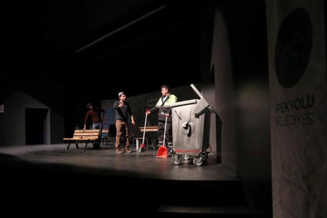 Van'da "Buraya Çöp Dökülür" adlı tiyatro