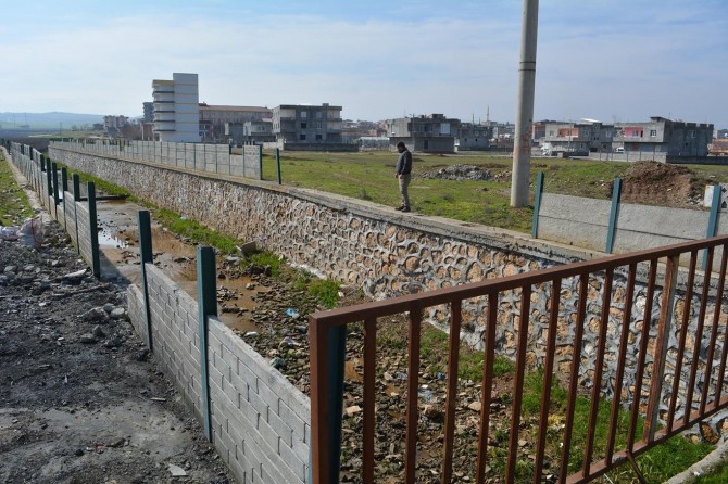 Hırsızlar derelerin bariyerlerine dadandı