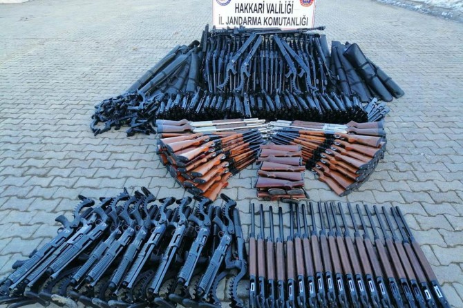 PKK'ye ait yüzlerce av tüfeği ele geçirildi
