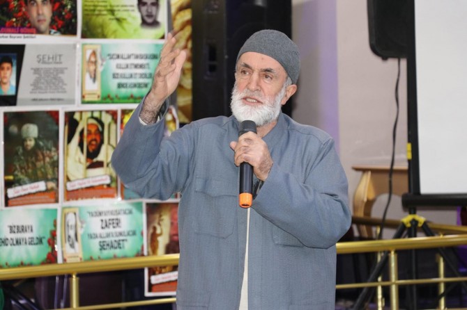 Allah için şehit olanları rehber edinmeliyiz