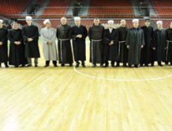 İmamlar ve rahipler karşı karşıya