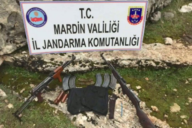 ​​Mardin kırsalında PKK’ye ait silah ve patlayıcı ele geçirildi