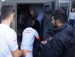 Mahkum taşıyan cezaevi nakil aracı devrildi