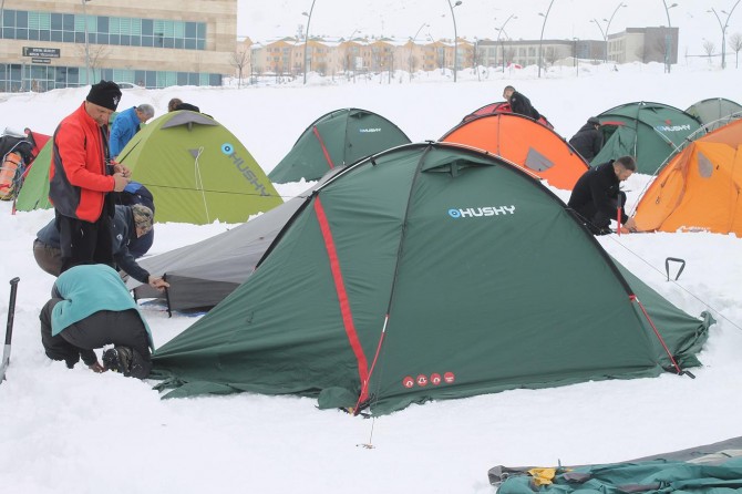 Dağcılar kış eğitimi için Muş'ta kamp kurdu