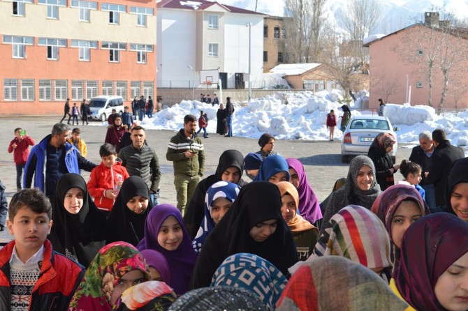 ​Bitlisli Peygamber Sevdalıları soğuğa aldırış etmedi