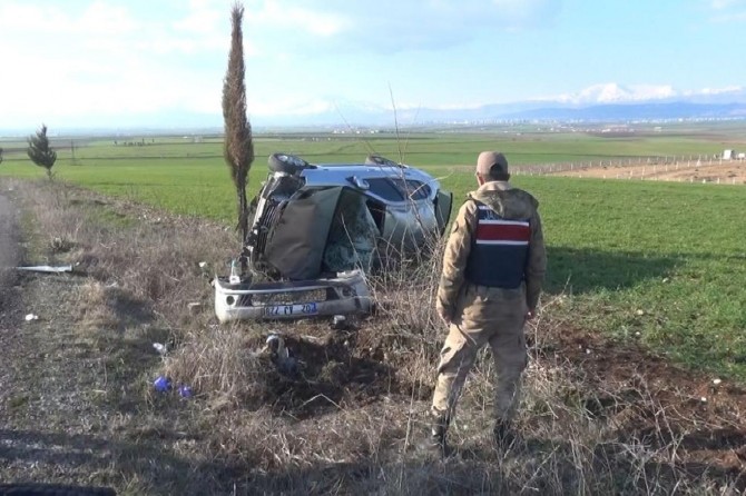 Adıyaman'da hurdaya dönen araçtan yara almadan kurtuldu