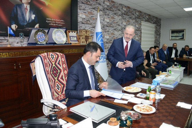 Bakan Kurum, Tuşba'da ziyaretlerde bulundu