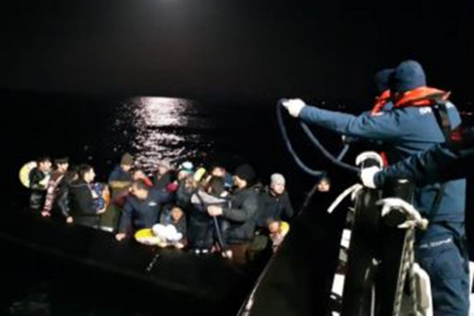 Ayvacık'ta 59 düzensiz göçmen yakalandı