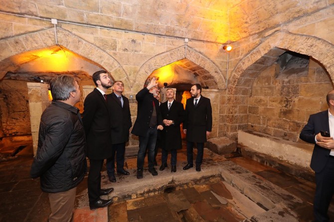 Tahmazoğlu genç milletvekillerine Şahinbey’i gezdirdi