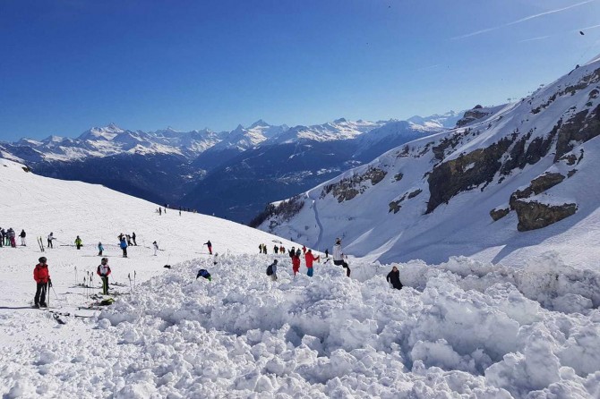 İsviçre'de çığ düştü