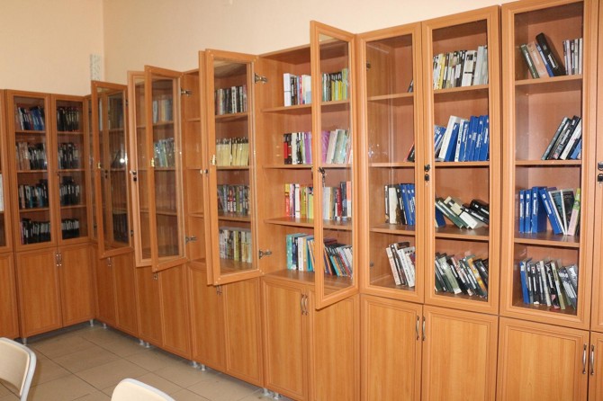 Cezaevine kitap bağışı