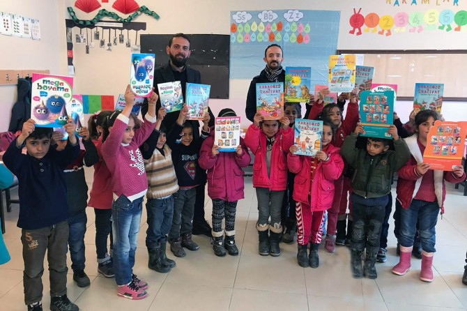 Minik öğrencilere eğitim seti dağıtıldı