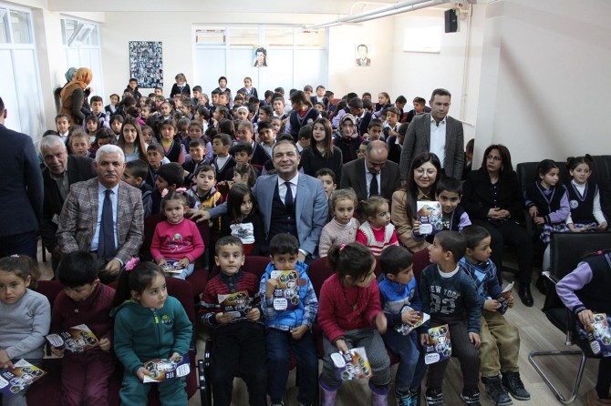 Van Büyükşehir 10 bin öğrenciye tiyatro düzenledi