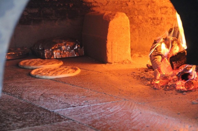 Odun ateşinde pişen lezzet: Pide ekmeği