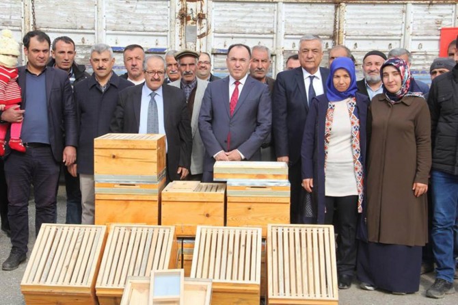 ​Arıcılara 900 kovan dağıtıldı