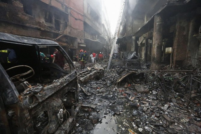 Huge fire kills at least 78 in Bangladesh
