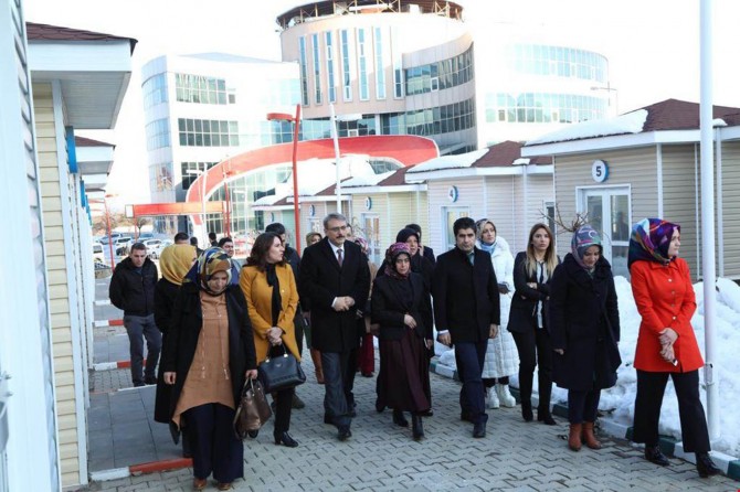 Vali Ekinci Kadın Emek Çarşısı'nda incelemelerde bulundu