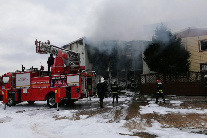 Ambalaj fabrikasındaki yangın hasara neden oldu