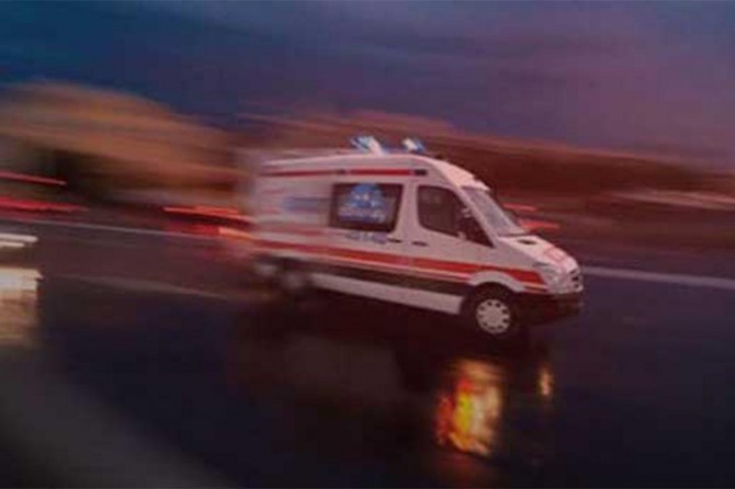 Ambulansın çarptığı öğretmen hayatını kaybetti