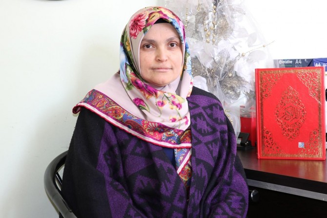 Ya başörtünüzü çıkarın ya da defolun gidin!