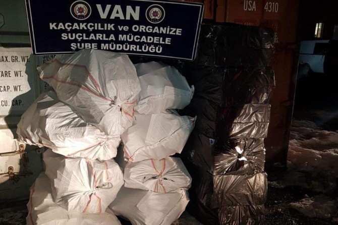 Van’da gümrük kaçağı sigara operasyonu