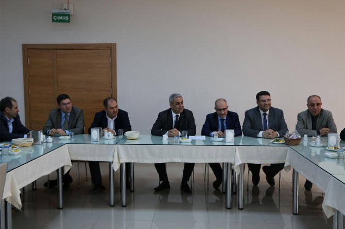 Elazığ İl Özel İdaresinden emekli olan personellerine plaket