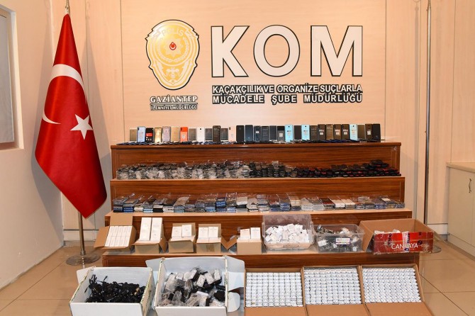 Gaziantep'te kaçak cep telefonu operasyonu