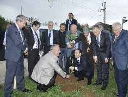 Diyarbakır'da Barış İçin Ağaç Dikildi