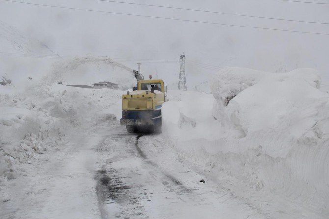 ​Li Bidlîsê rêya 257 gundan ji ber berfê hat girtin