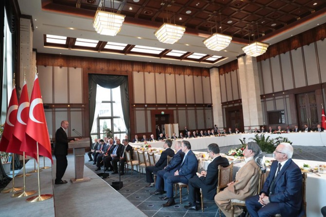 Cumhurbaşkanı Erdoğan kanaat önderleriyle görüştü