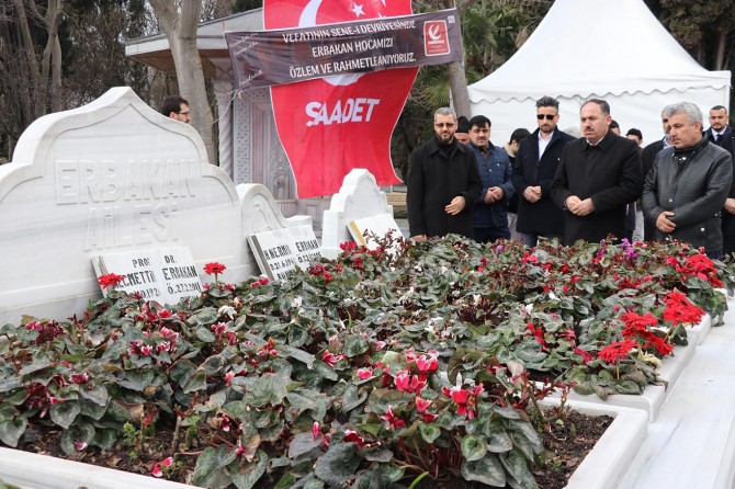 ​HÜDA PAR İstanbul İl Başkanlığından Erbakan'ın kabrine ziyaret