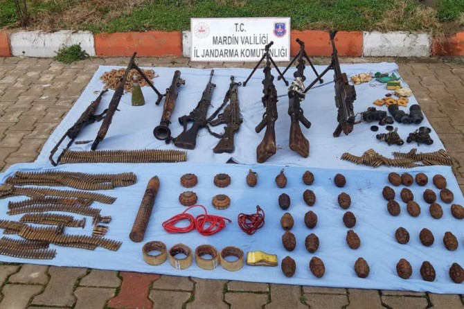 PKK'ye ait sığınakta silah ve mühimmat ele geçirildi