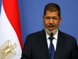 Mursi diktatör benzetmesine tepki gösterdi