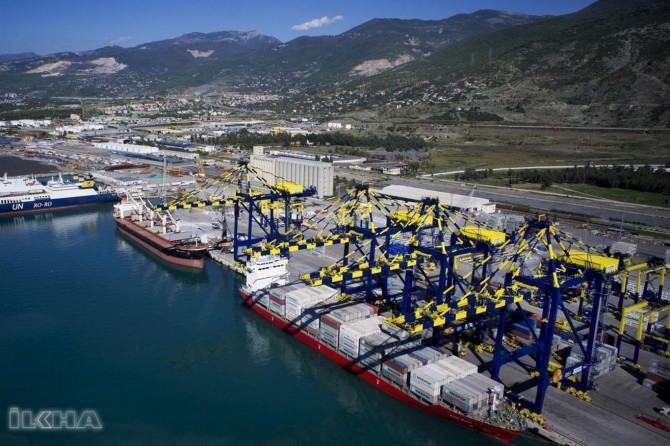 Exports increases while imports decreases