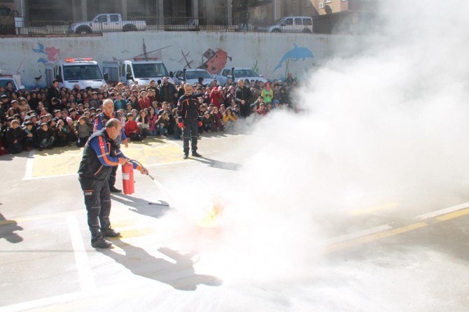 Okulda gerçeği aratmayan yangın tatbikatı