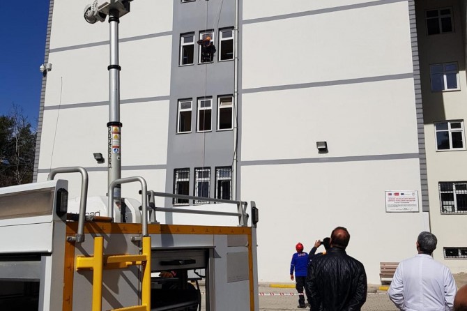 Okulda yangın tatbikatı yapıldı