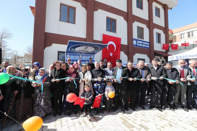 Gaziantep’te yeni yapılan cami dualarla açıldı