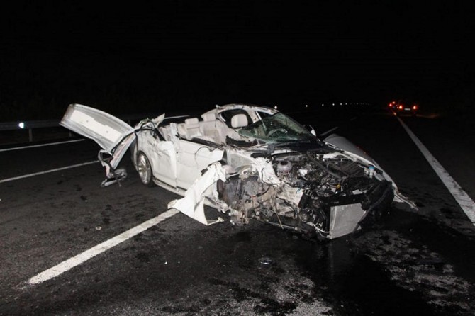 Gaziantep'te otomobil kamyona çarptı: 2 yaralı