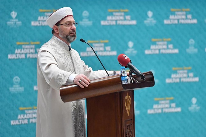 Güzel ahlaka dönüşmeyen bilgi hayata huzur getirmeyecektir