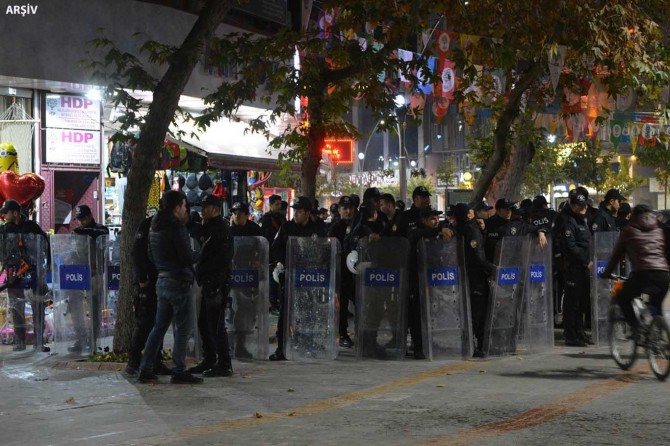 Diyarbakır'da HDP binasında PKK operasyonu