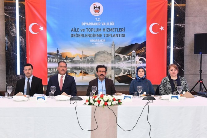 Diyarbakır'da toplum hizmetleri değerlendirme toplantısı yapıldı