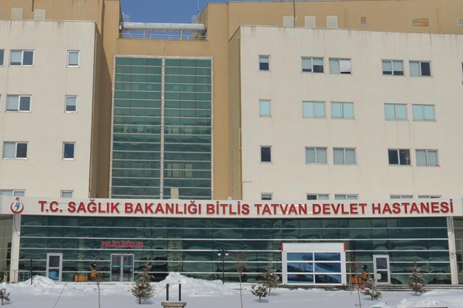 Bitlis’te göçmenleri taşıyan minibüs kaza yaptı: 22 yaralı