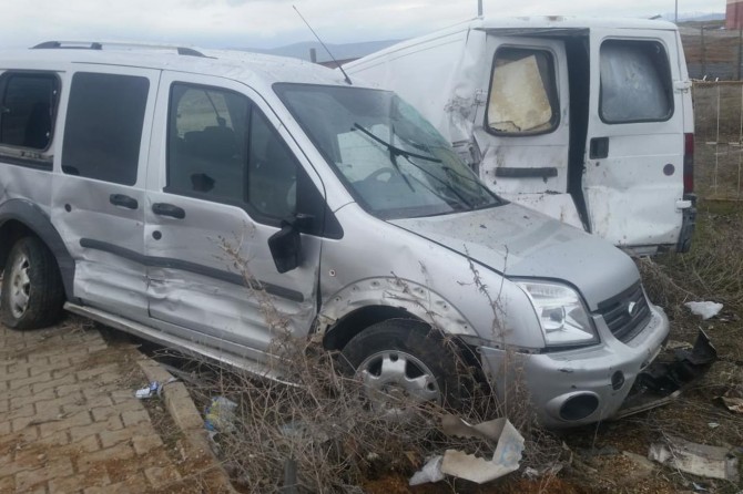 Elazığ'da trafik kazası: 3 yaralı